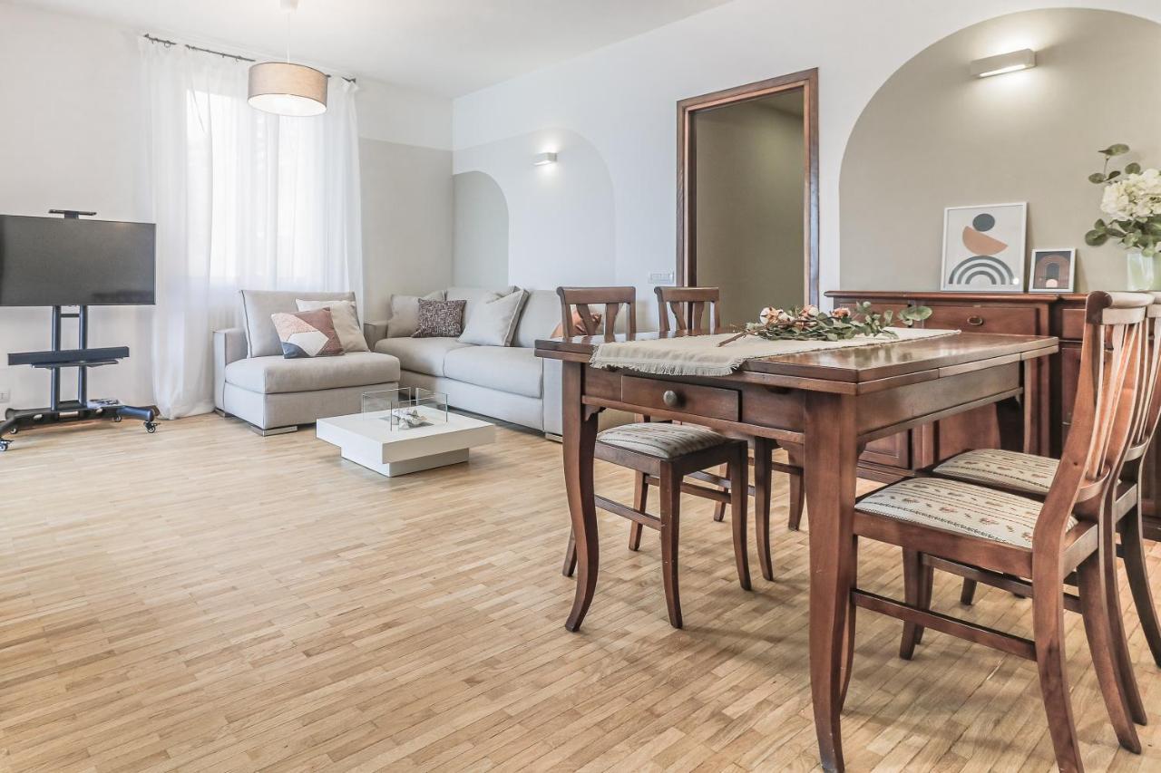 Stunning View Lakeside Apartment - Larihome A11 Gravedona Luaran gambar