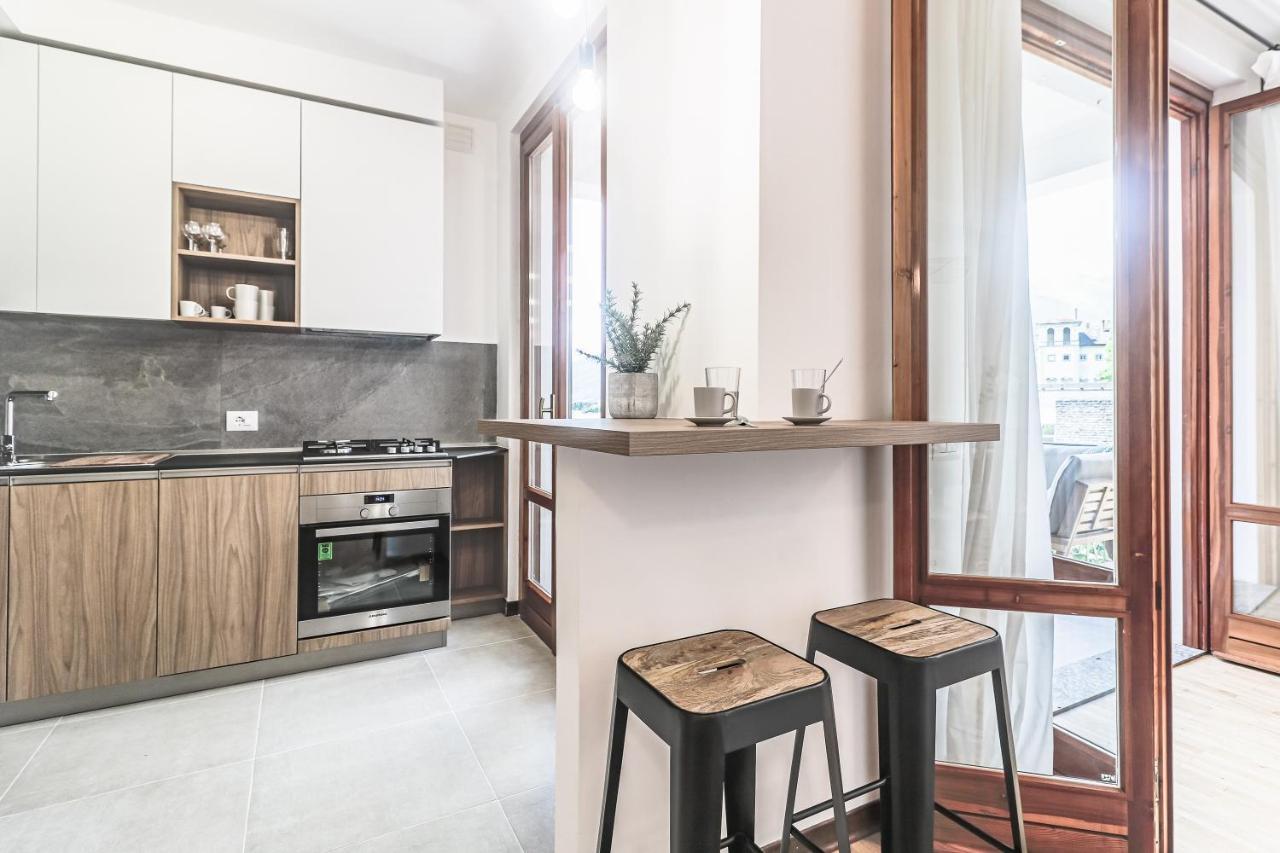 Stunning View Lakeside Apartment - Larihome A11 Gravedona Luaran gambar